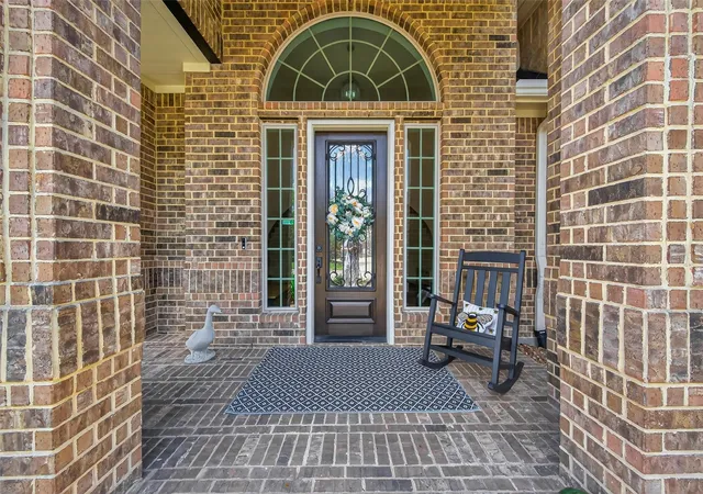 Photo 3 of Sale Pending at 10227 Grape Crk Grv Ln, Cypress, TX 77433 | MLS# 8535493 | Listing updated on 2026-08-31