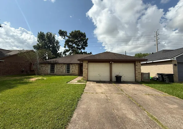 Photo 2 of Sale Pending at 8418 Old Maple Ln, Humble, TX 77338 | MLS# 44182745 | Listing updated on 2026-09-15