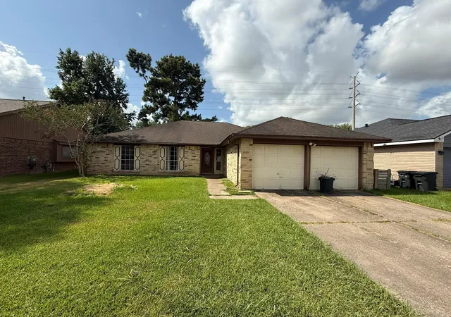 Photo 3 of Sale Pending at 8418 Old Maple Ln, Humble, TX 77338 | MLS# 44182745 | Listing updated on 2026-09-15