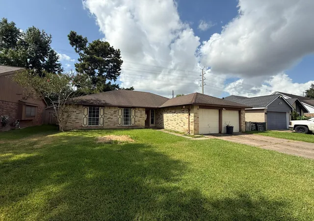 Photo 3 of Sale Pending at 8418 Old Maple Ln, Humble, TX 77338 | MLS# 44182745 | Listing updated on 2026-09-15