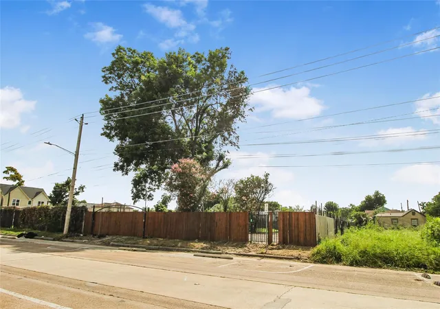 Photo 1 of Land for sale at 5015 Elysian St, Houston, TX 77009 | MLS# 48843505 | Listing updated on 2026-08-20