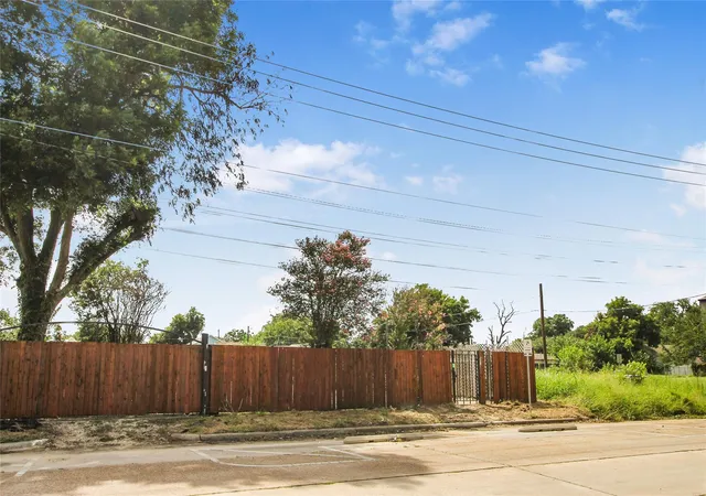 Photo 2 of Land for sale at 5015 Elysian St, Houston, TX 77009 | MLS# 48843505 | Listing updated on 2026-08-20