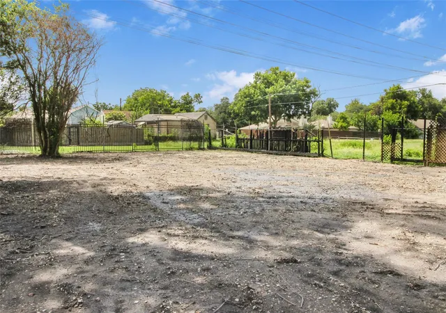 Photo 3 of Land for sale at 5015 Elysian St, Houston, TX 77009 | MLS# 48843505 | Listing updated on 2026-08-20