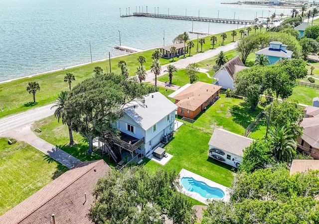 Homes for sale in Palacios, TX | 204 S Bay Blvd, Palacios, TX 77465 | MLS# 83260403