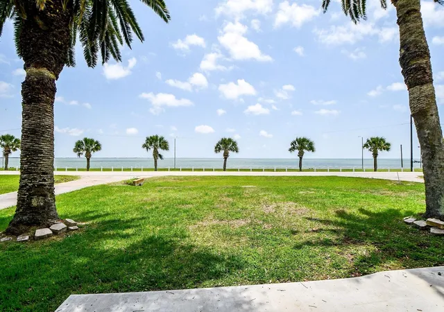 Homes for sale in Palacios, TX | 204 S Bay Blvd, Palacios, TX 77465 | MLS# 83260403