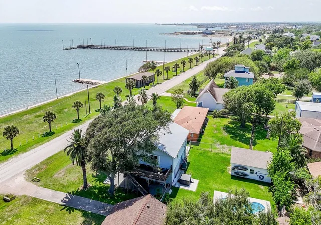 Homes for sale in Palacios, TX | 204 S Bay Blvd, Palacios, TX 77465 | MLS# 83260403