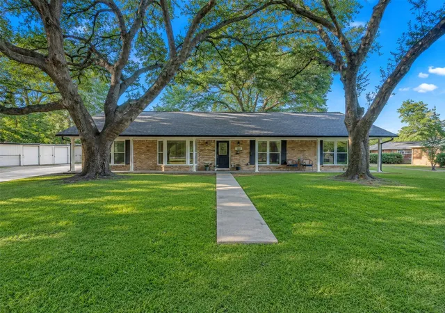 Photo 2 of Single family home for sale at 314 Coke Ln, Alvin, TX 77511 | MLS# 70004214 | Listing updated on 2026-09-17