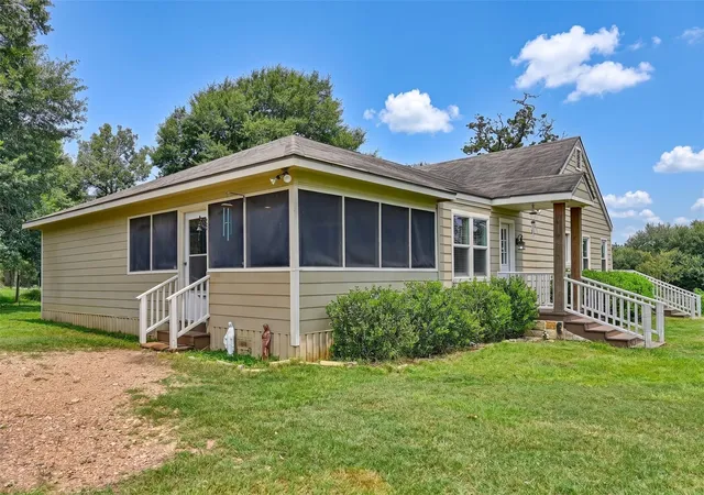 4th image of 16292 Sycamore Rd, Cat Spring, TX 78933 | MLS# 3929834
