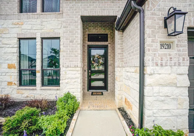 4th image of 19210 Derby Run Ln, Tomball, TX 77377 | MLS# 41093304