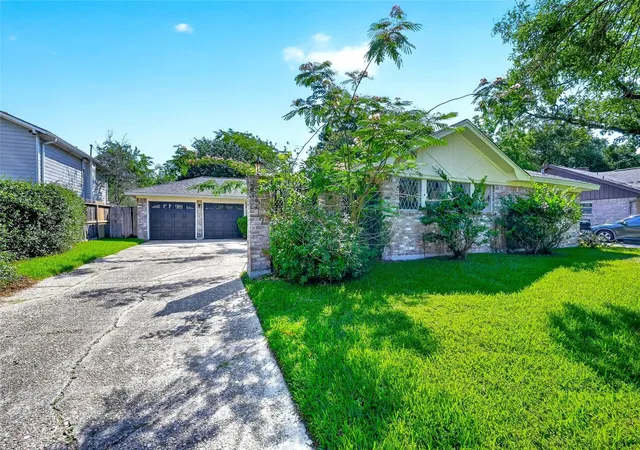 1st image of 15207 Pleasant Valley Rd, Houston, TX 77062 | MLS# 53471256