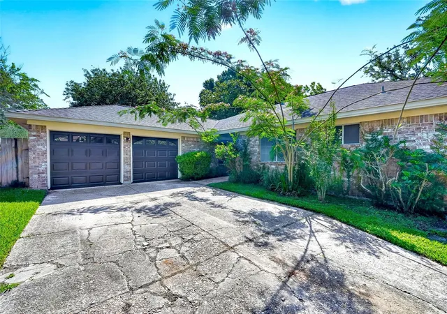 2nd image of 15207 Pleasant Valley Rd, Houston, TX 77062 | MLS# 53471256