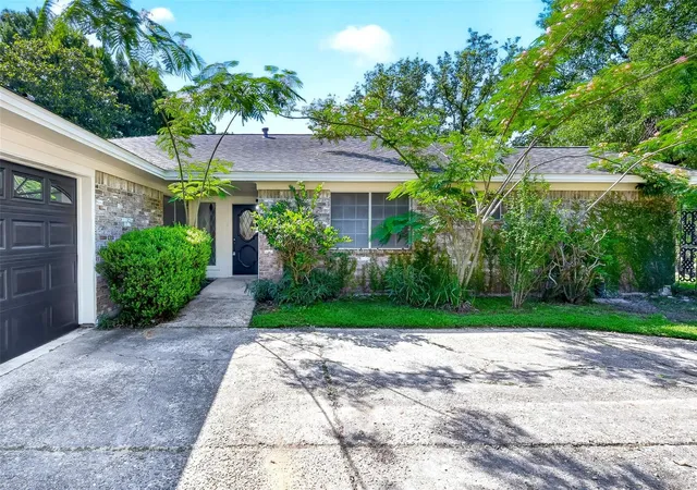 image of 15207 Pleasant Valley Rd, Houston, TX 77062 | MLS# 53471256