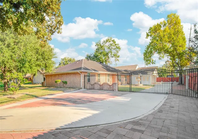 1st image of 902 Ashford Parkway Parkway, Houston, TX 77077 | MLS# 45514602