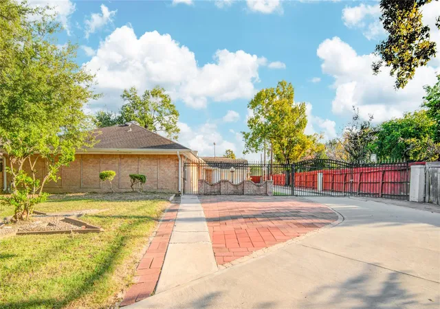 2nd image of 902 Ashford Parkway Parkway, Houston, TX 77077 | MLS# 45514602