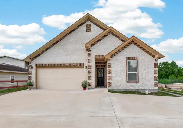 Photo 1 of Sale Pending at 709 Coen Rd, Rosharon, TX 77583 | MLS# 23414776 | Listing updated on 2026-09-15