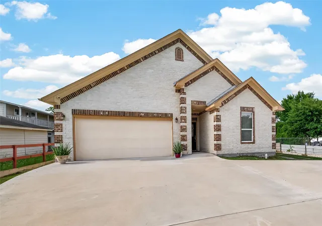 Photo 2 of Sale Pending at 709 Coen Rd, Rosharon, TX 77583 | MLS# 23414776 | Listing updated on 2026-09-15