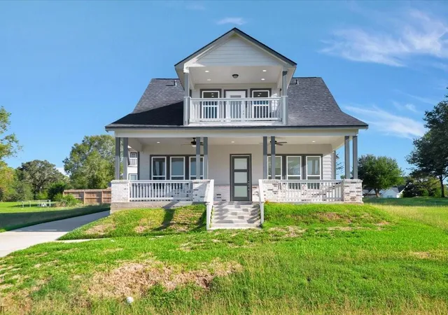 Photo 1 of Single family home for sale at 345 Edgewater Dr, Livingston, TX 77351 | MLS# 13234510 | Listing updated on 2026-09-14
