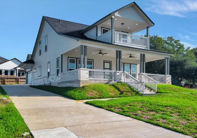 Photo 4 of Single family home for sale at 345 Edgewater Dr, Livingston, TX 77351 | MLS# 13234510 | Listing updated on 2026-09-14