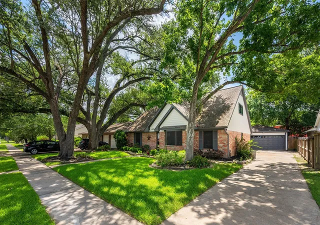 Photo 2 of Single family home for sale at 4827 Elmbrook Dr, Spring, TX 77388 | MLS# 64146754 | Listing updated on 2026-07-14