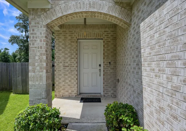 Photo 3 of Single family home for sale at 10707 Catclaw Ct, Tomball, TX 77375 | MLS# 10513447 | Listing updated on 2026-09-12