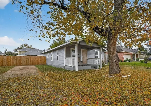 3rd image of 8023 Fountain St, Houston, TX 77051 | MLS# 70424129