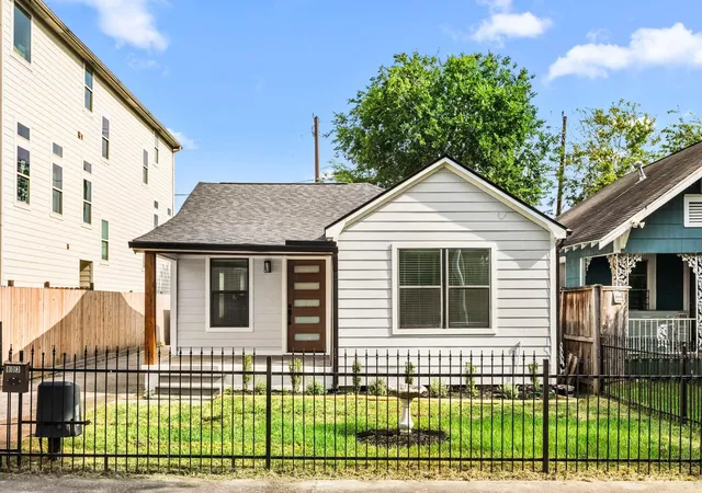 Homes for sale in Houston, TX | 803 E 29th St, Houston, TX 77009 | MLS# 88926001