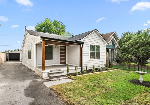 Homes for sale in Houston, TX | 803 E 29Th St, Houston, TX 77009 | MLS# 88926001