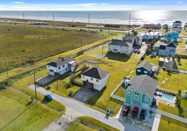 Homes for sale in Jamaica Beach, TX | 16507 Captain Kidd Rd, Jamaica Beach, TX 77554 | MLS# 72390814