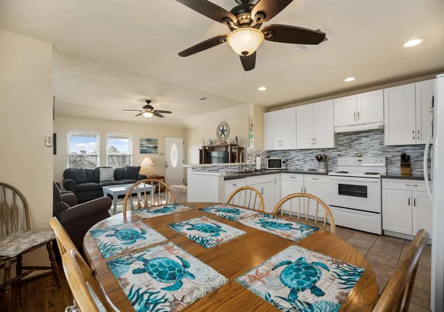 Homes for sale in Jamaica Beach, TX | 16507 Captain Kidd Rd, Jamaica Beach, TX 77554 | MLS# 72390814