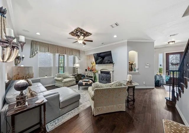 4th image of 2813 Shadow Woods Ct, Houston, TX 77043 | MLS# 36879748