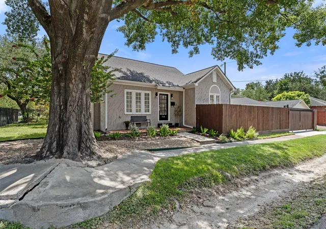 1st image of 714 Ridge St, Houston, TX 77009 | MLS# 94881342