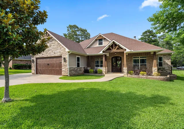1st image of 636 W Lake Dr, Livingston, TX 77351 | MLS# 4301479