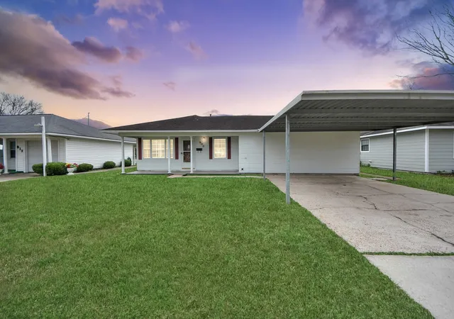 Homes for sale in Baytown, TX | 900 S Circle Dr, Baytown, TX 77520 | MLS# 92751365