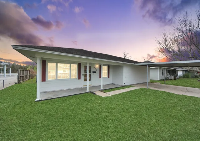 Homes for sale in Baytown, TX | 900 S Circle Dr, Baytown, TX 77520 | MLS# 92751365