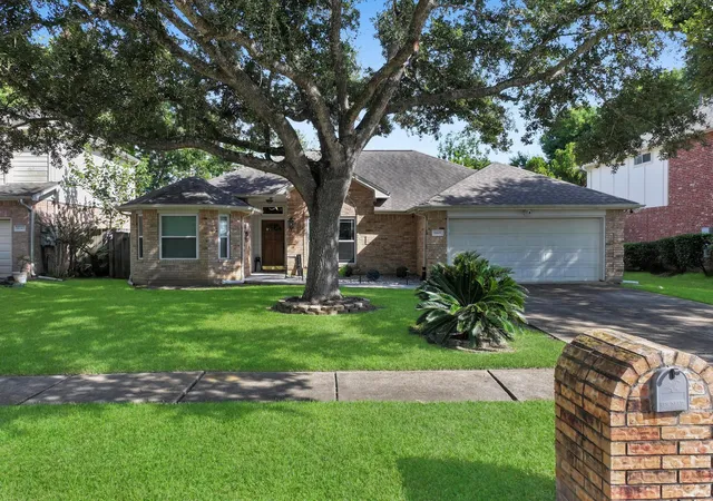 Photo 2 of Sale Pending at 11401 30th Ave N, Texas City, TX 77591 | MLS# 84020436 | Listing updated on 2026-09-18