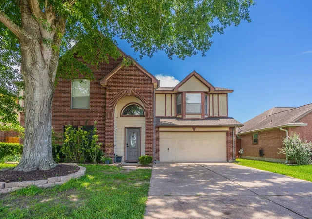 Photo 1 of Single family home for sale at 2304 Caroline St, Dickinson, TX 77539 | MLS# 41981978 | Listing updated on 2026-06-06