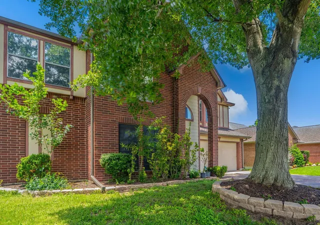 Photo 3 of Single family home for sale at 2304 Caroline St, Dickinson, TX 77539 | MLS# 41981978 | Listing updated on 2026-06-06
