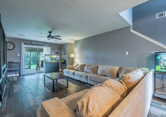 Photo 3 of Single family home for sale at 2304 Caroline St, Dickinson, TX 77539 | MLS# 41981978 | Listing updated on 2026-06-06