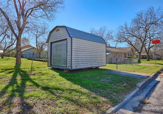 Photo 38 of Single family home for sale at 122 Avenue E, Shiner, TX 77984 | MLS# 43319029 | Listing updated on 2026-07-21