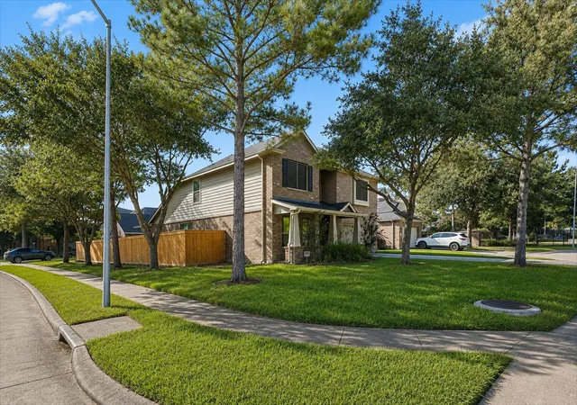 3rd image of 17206 Lowell Lake Ln, Humble, TX 77346 | MLS# 68843625