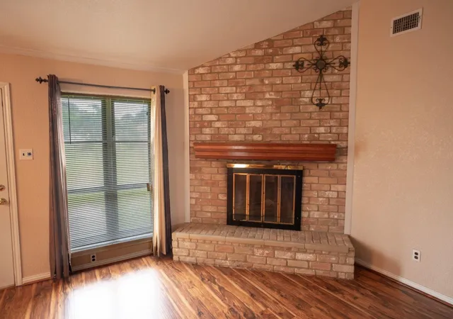 Photo 4 of Single family home for sale at 103 Sunflower St, Lake Jackson, TX 77566 | MLS# 12549098 | Listing updated on 2026-07-25