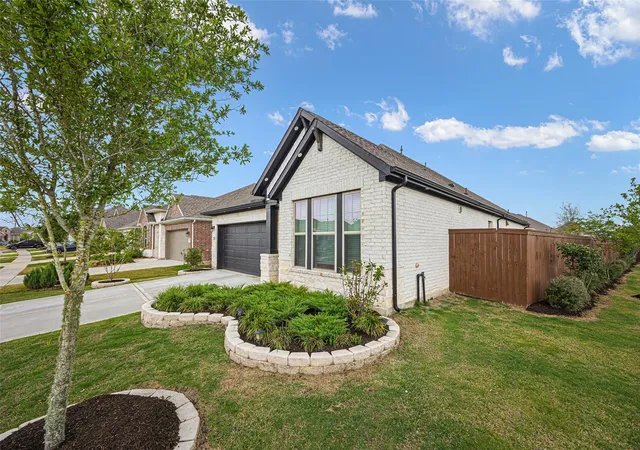 Photo 3 of Single family home for sale at 10306 Hay Meadow Dr, Iowa Colony, TX 77583 | MLS# 80807701 | Listing updated on 2026-08-22