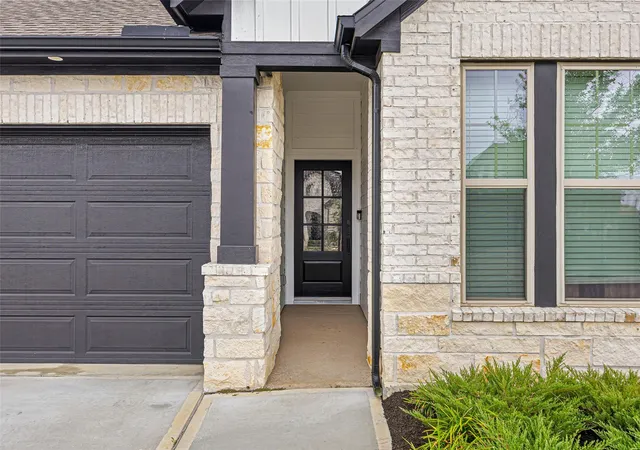 Photo 4 of Single family home for sale at 10306 Hay Meadow Dr, Iowa Colony, TX 77583 | MLS# 80807701 | Listing updated on 2026-08-22