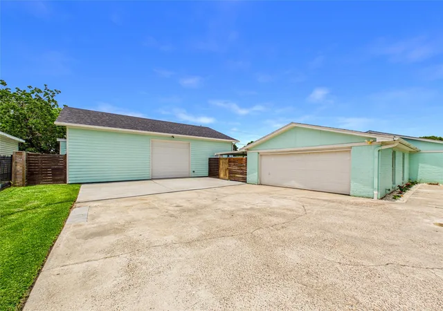 Homes for sale in Kemah, TX | 1212 Delores St, Kemah, TX 77565 | MLS# 37214978