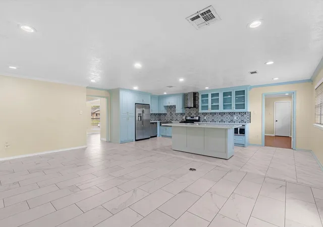 Photo 4 of Single family home for sale at 13931 Roundstone Ln, Houston, TX 77015 | MLS# 47605791 | Listing updated on 2026-09-22