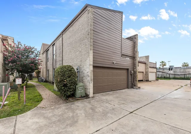 2nd image of 11280 Braes Forest Dr, Houston, TX 77071
