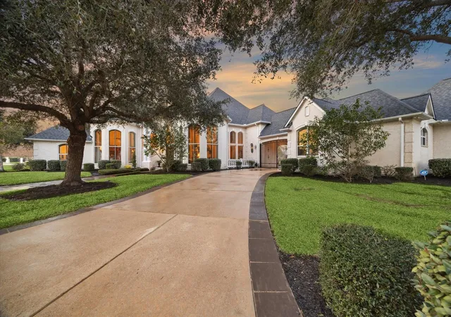 Photo 3 of Single family home for sale at 7843 Lakebrook Dr, Missouri City, TX 77459 | MLS# 61351390 | Listing updated on 2026-09-01