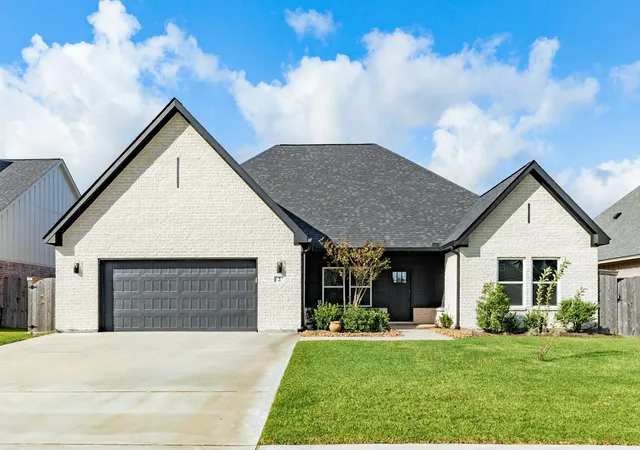 Photo 1 of Single family home for sale at 2 Greystone Ct, Angleton, TX 77515 | MLS# 64267080 | Listing updated on 2026-09-21