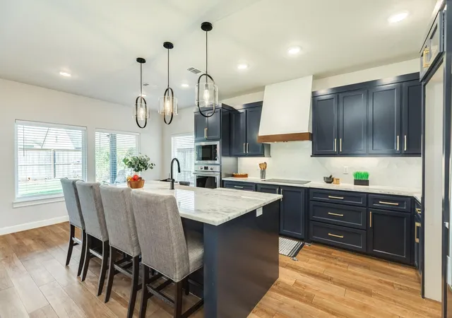 Photo 3 of Single family home for sale at 2 Greystone Ct, Angleton, TX 77515 | MLS# 64267080 | Listing updated on 2026-09-21