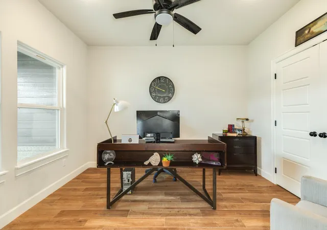 Photo 4 of Single family home for sale at 2 Greystone Ct, Angleton, TX 77515 | MLS# 64267080 | Listing updated on 2026-09-21